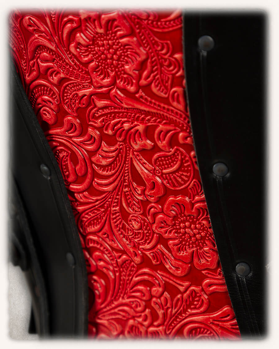 Morgana leather armour set black/red floral pattern