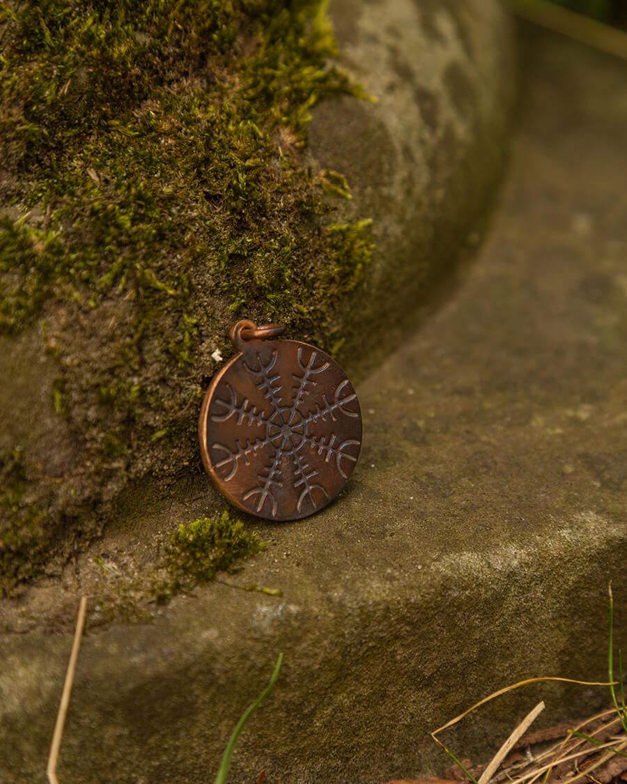 Yrsa - Pendentif runique en bronze